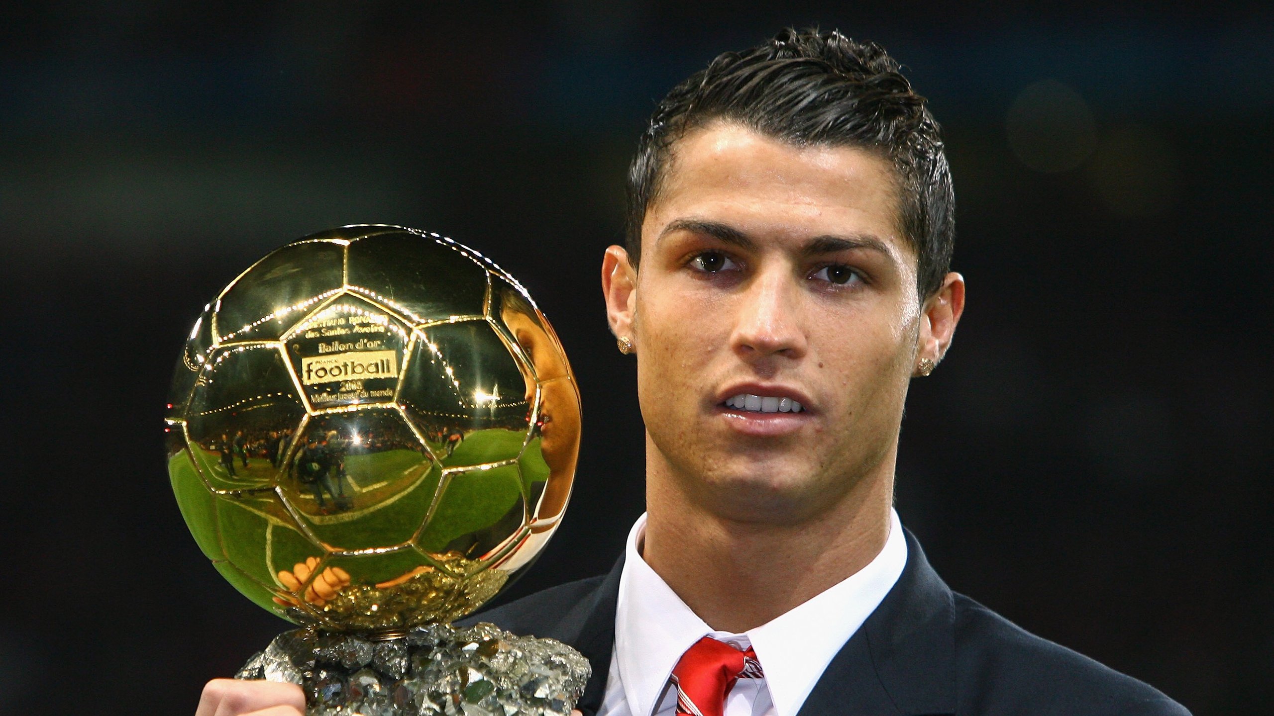 绿茵双面镜，本泽马关键先生与爱尔兰的防守艺术